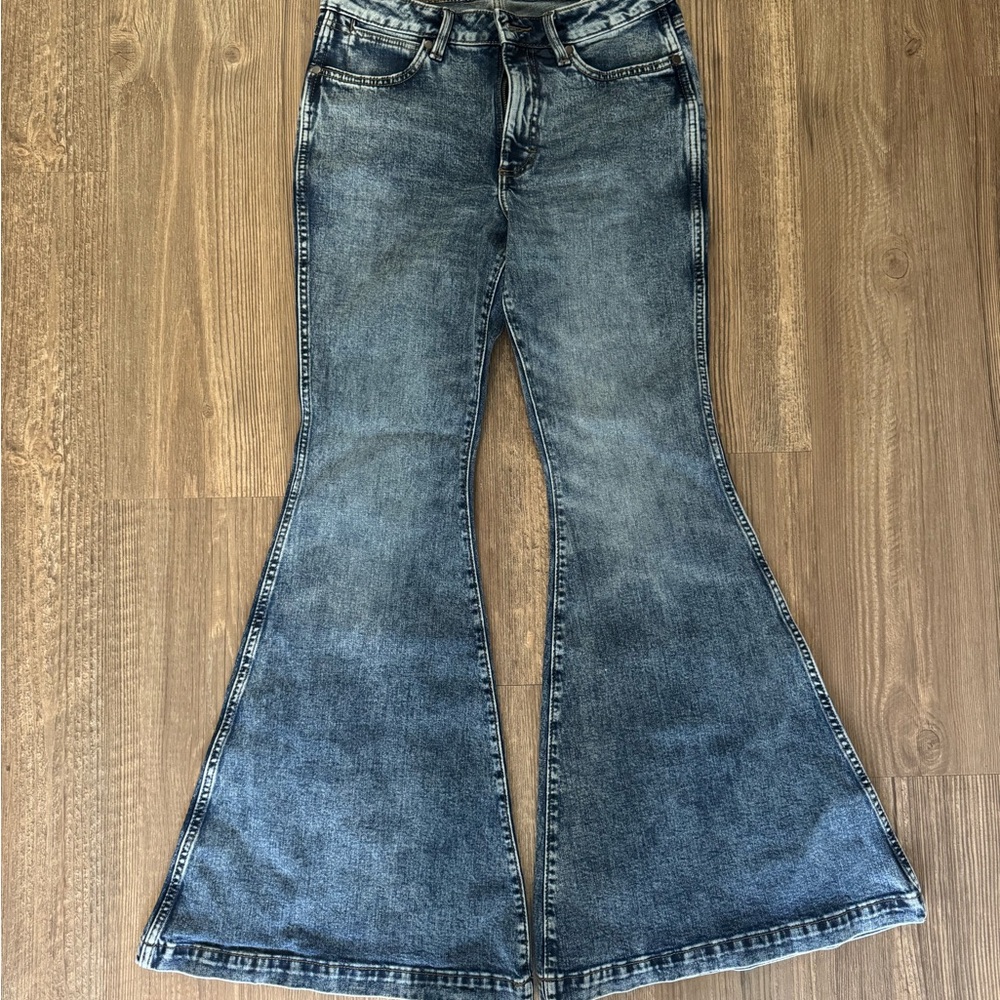 Wrangler Women's High Rise Flare Jeans Emily